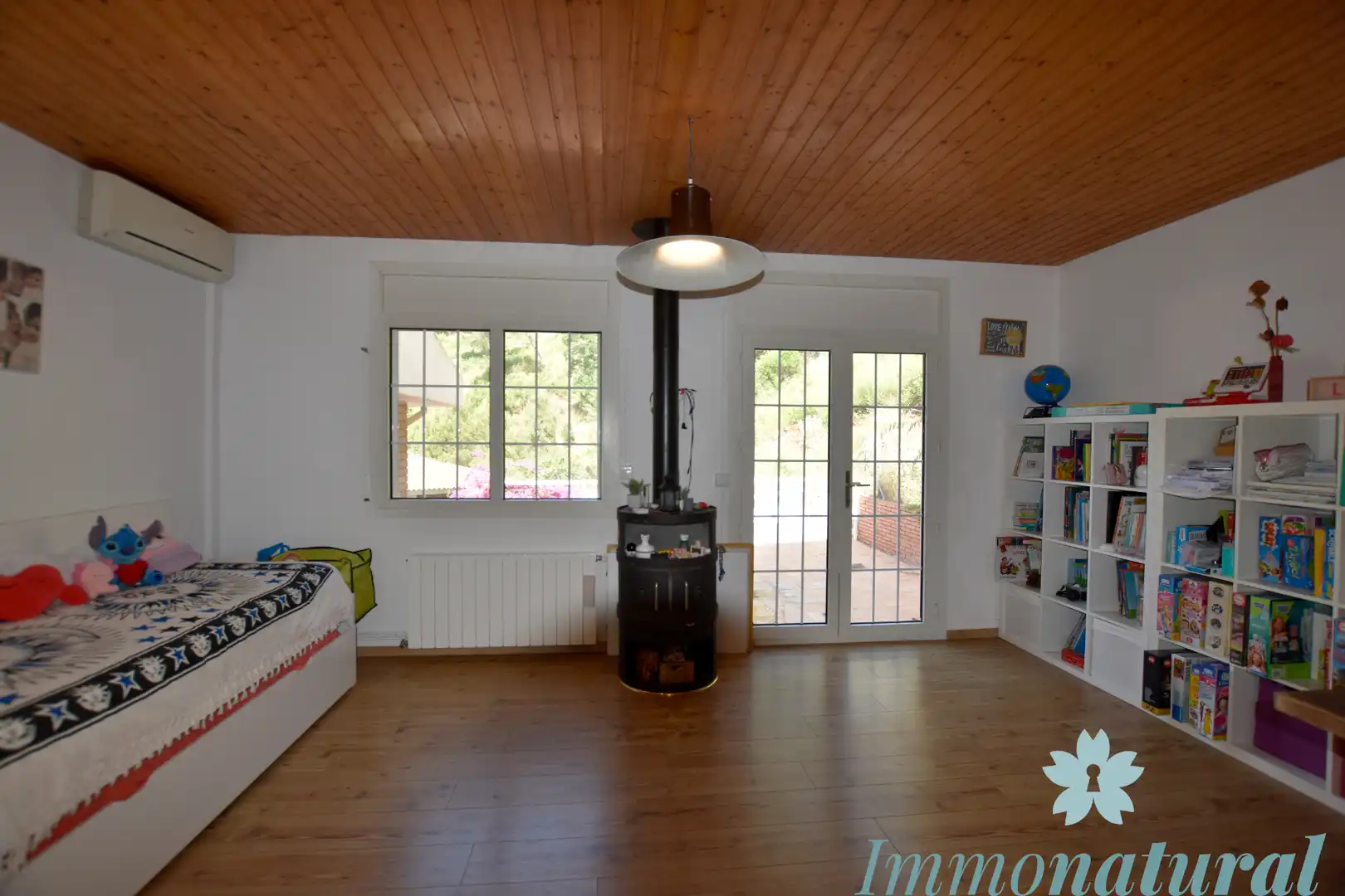 Sala de estar de Casa o chalet en venta en Torrelles de Llobregat con Aire acondicionado, Calefacción y Jardín privado