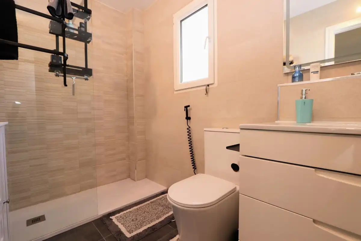 Baño de Casa o chalet en venta en Alicante / Alacant con Aire acondicionado, Jardín privado y Terraza