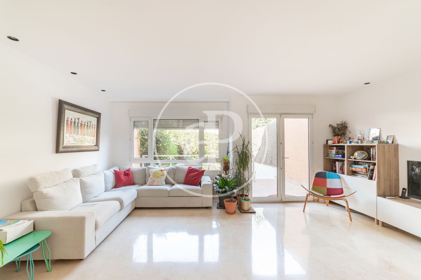 Sala de estar de Casa adosada en venta en  Madrid Capital con Aire acondicionado, Calefacción y Jardín privado