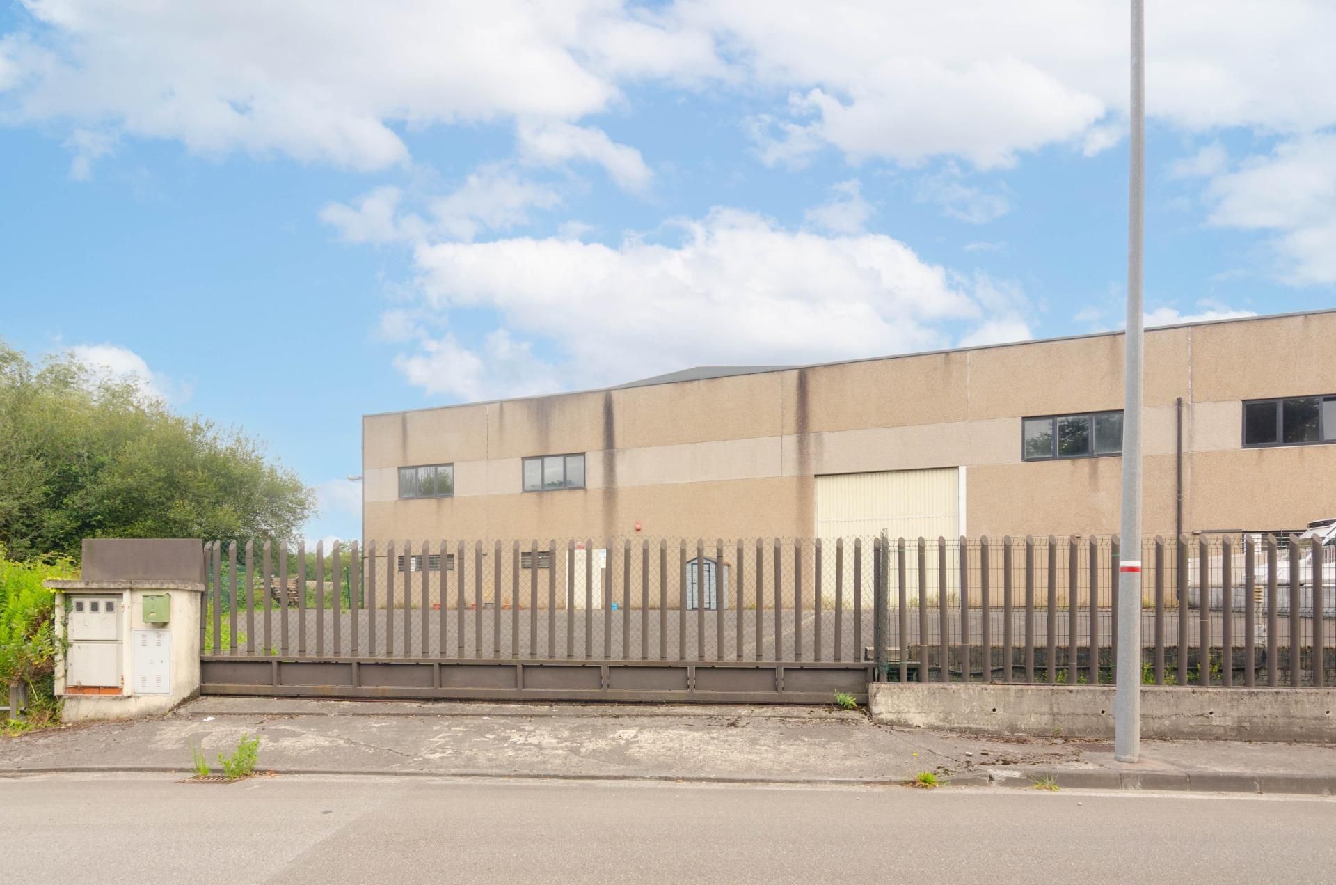 Vista exterior de Nave industrial en venta en Gijón 
