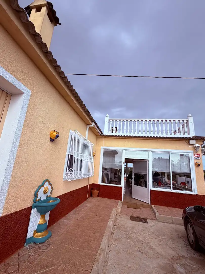 Vista exterior de Casa o xalet en venda en Crevillent