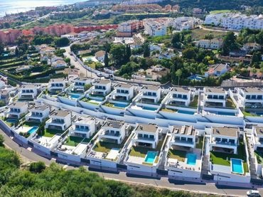 Detached house with pool for sale in Brilante