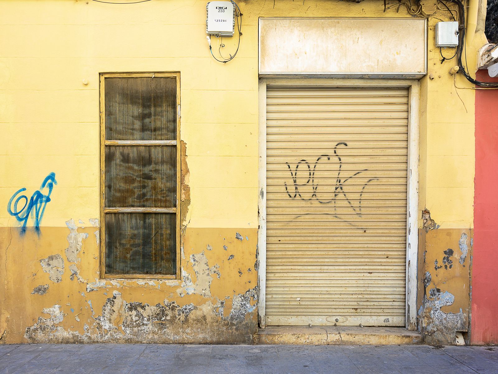 Vista exterior de Local en venta en Manises