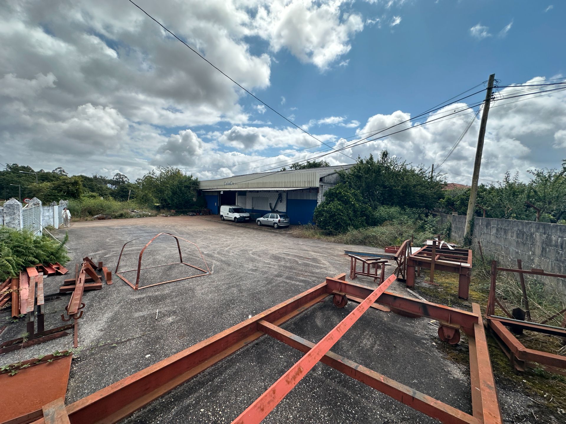 Vista exterior de Nau industrial en venda en Tomiño