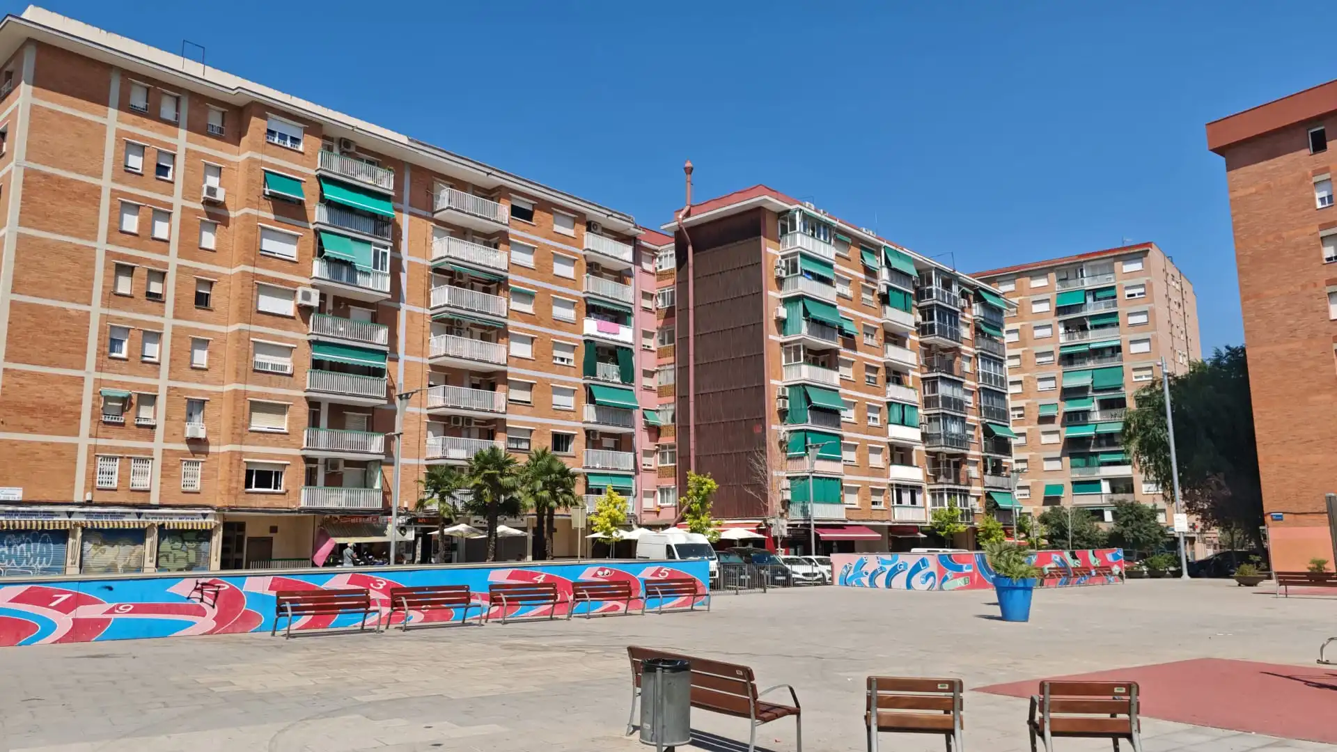 Außenansicht von Geschaftsraum zur ubertragung in Cornellà de Llobregat mit Klimaanlage, Heizung und Parkett