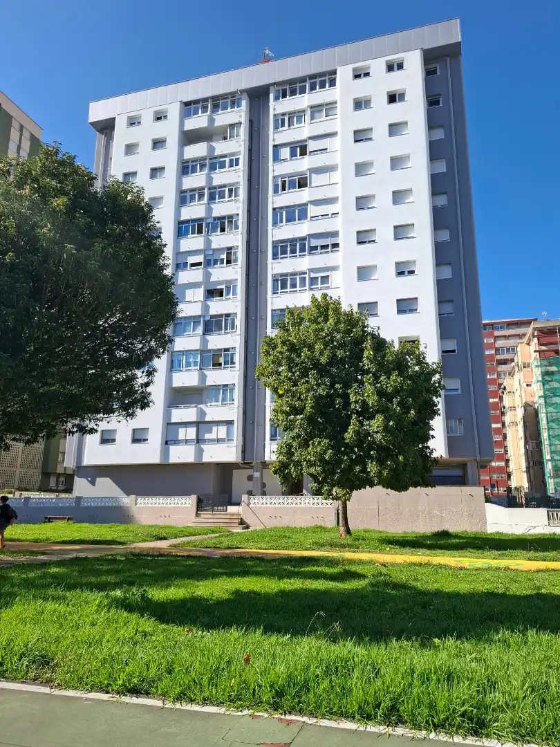 Vista exterior de Piso en venta en Vigo  con Calefacción, Trastero y Balcón