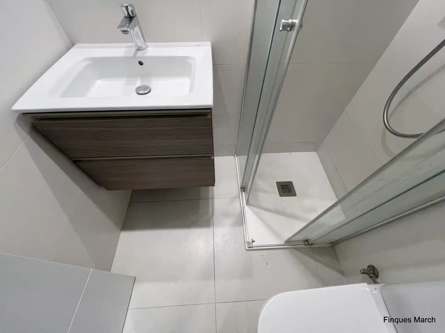 Baño de Piso de alquiler en Barcelona con Aire acondicionado, Calefacción y Parquet