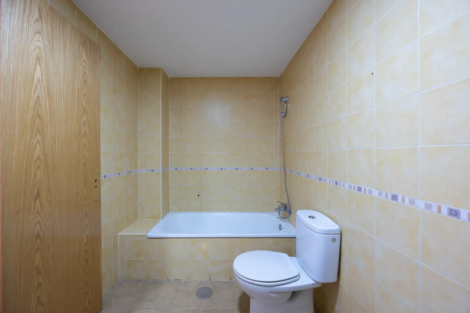 Bathroom of Flat for sale in Gerindote  with Storage room and Community pool