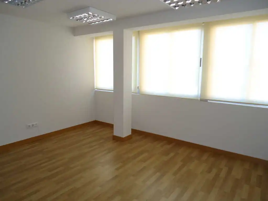 Office for rent in Móstoles  with Air Conditioner