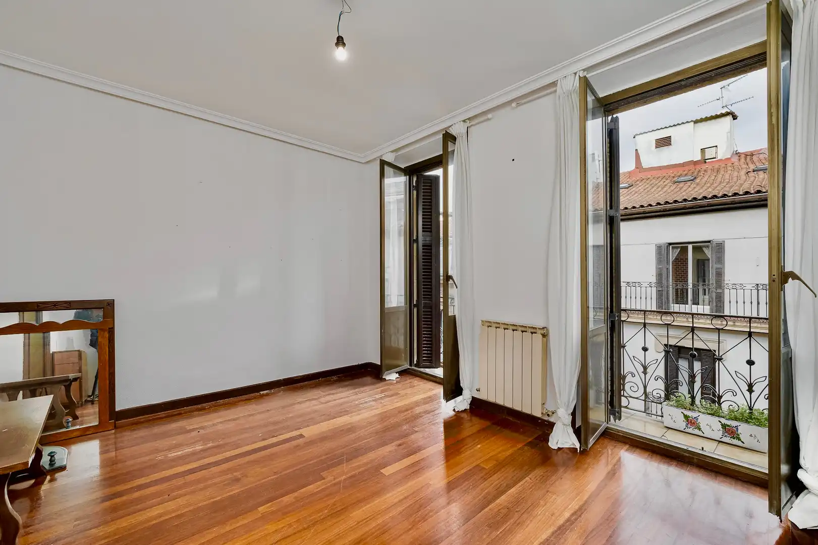 Habitación de Piso en venta en Donostia - San Sebastián  con Calefacción y Balcón