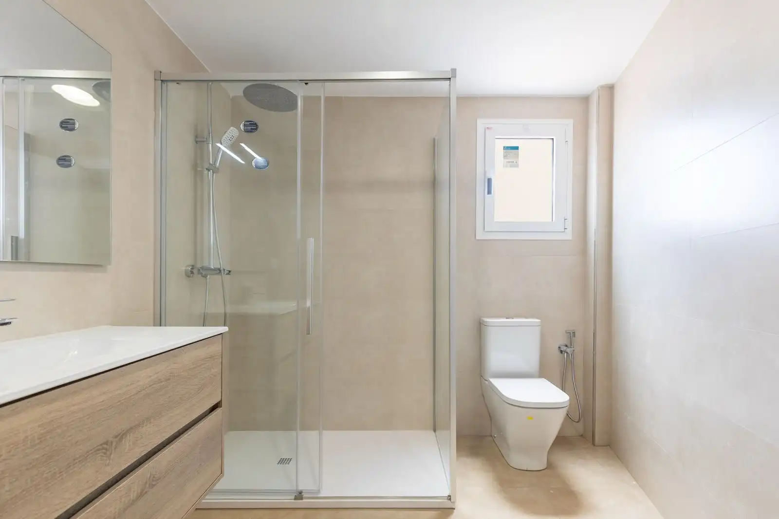 Baño de Piso de alquiler en Meliana con Aire acondicionado, Terraza y Horno