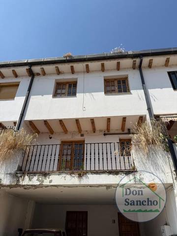 Casa adosada en Venta en Mucientes