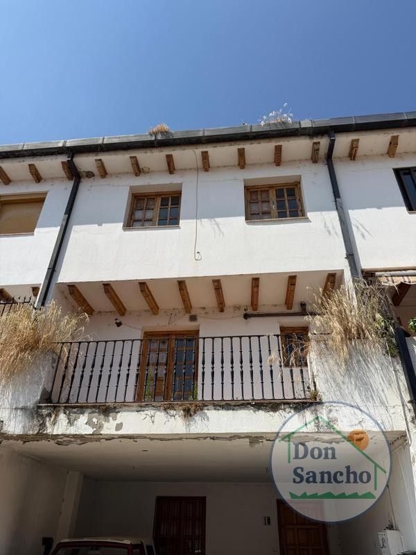 Exterior view of Single-family semi-detached for sale in Mucientes  with Terrace
