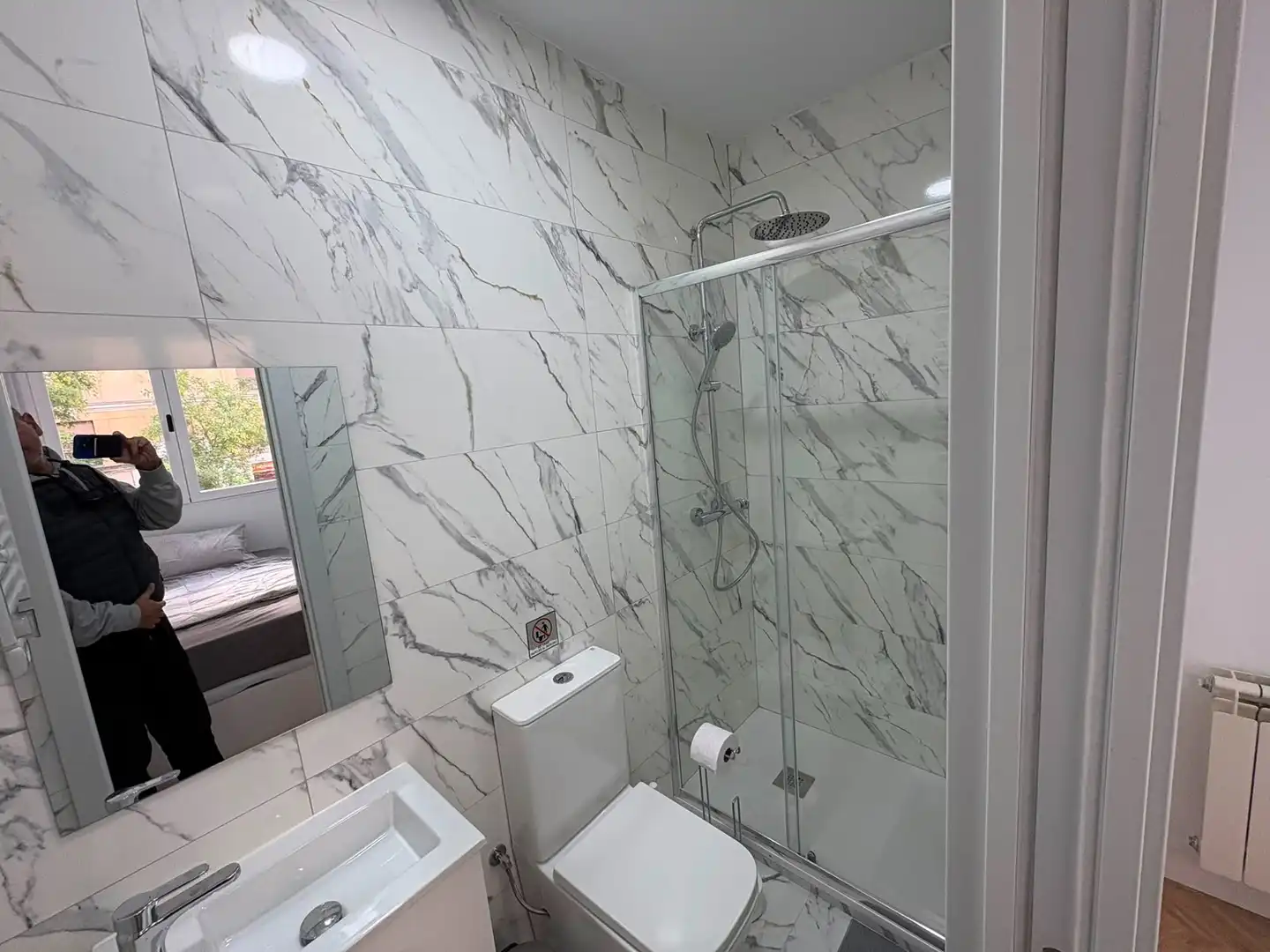 Bathroom of Flat for rent in Madrid  with Air Conditioner, Heating and Furnished