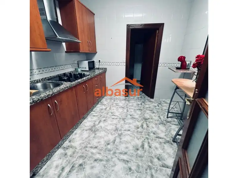 Cuina de Casa o xalet en venda en Fernán-Núñez amb Aire condicionat, Terrassa i Moblat