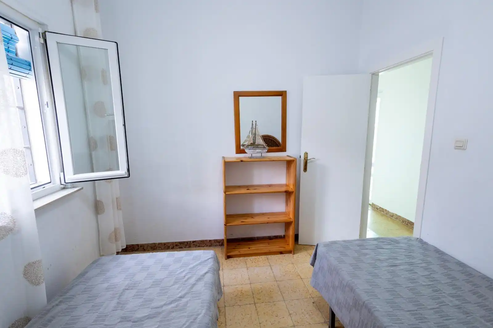 Dormitori de Casa o xalet en venda en Chipiona amb Jardí privat, Terrassa i Traster