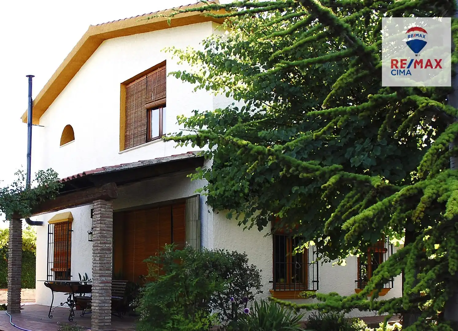 Vista exterior de Casa o xalet en venda en Baza amb Aire condicionat, Calefacció i Jardí privat