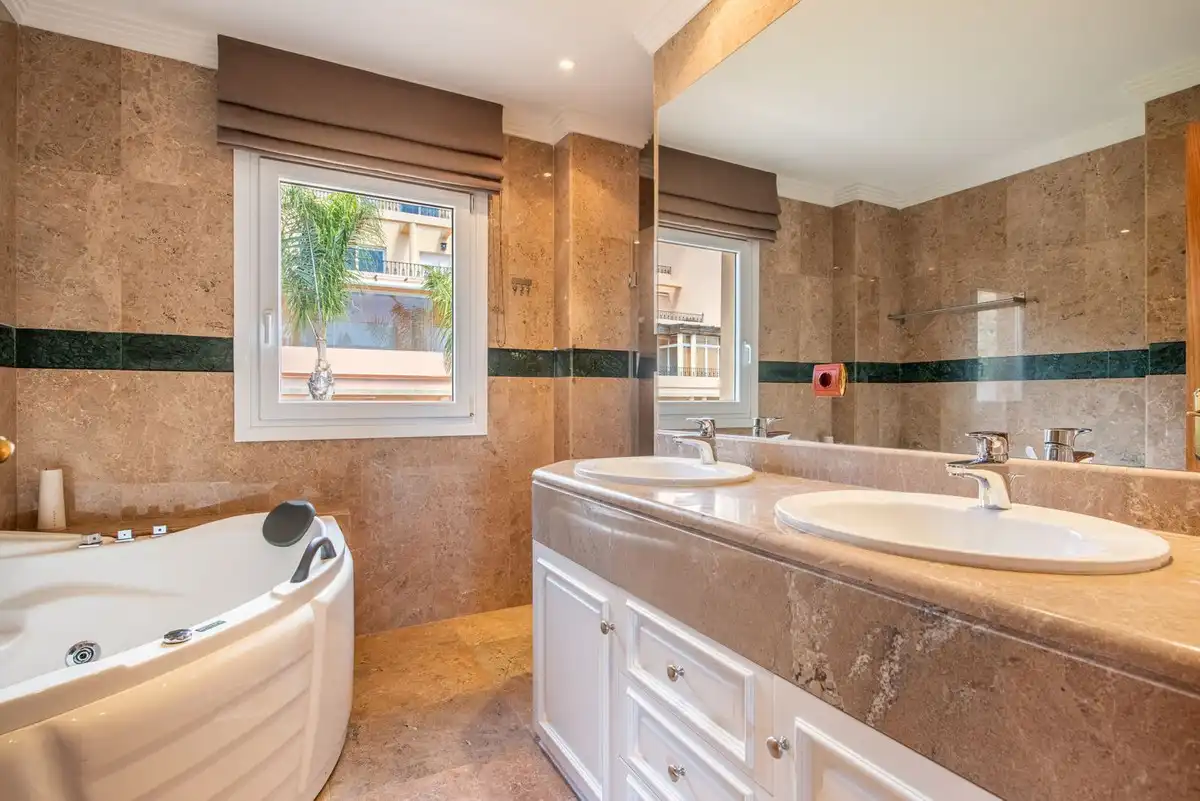 Maisonette mit Aufzug zum Verkauf in Nueva Andalucía, imagen 16