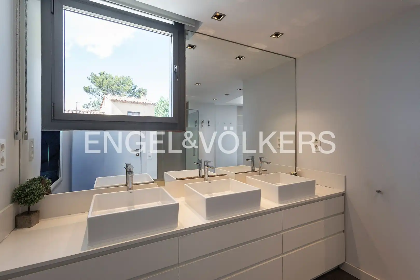 Baño de Casa o chalet de alquiler en Barcelona con Aire acondicionado, Calefacción y Jardín privado