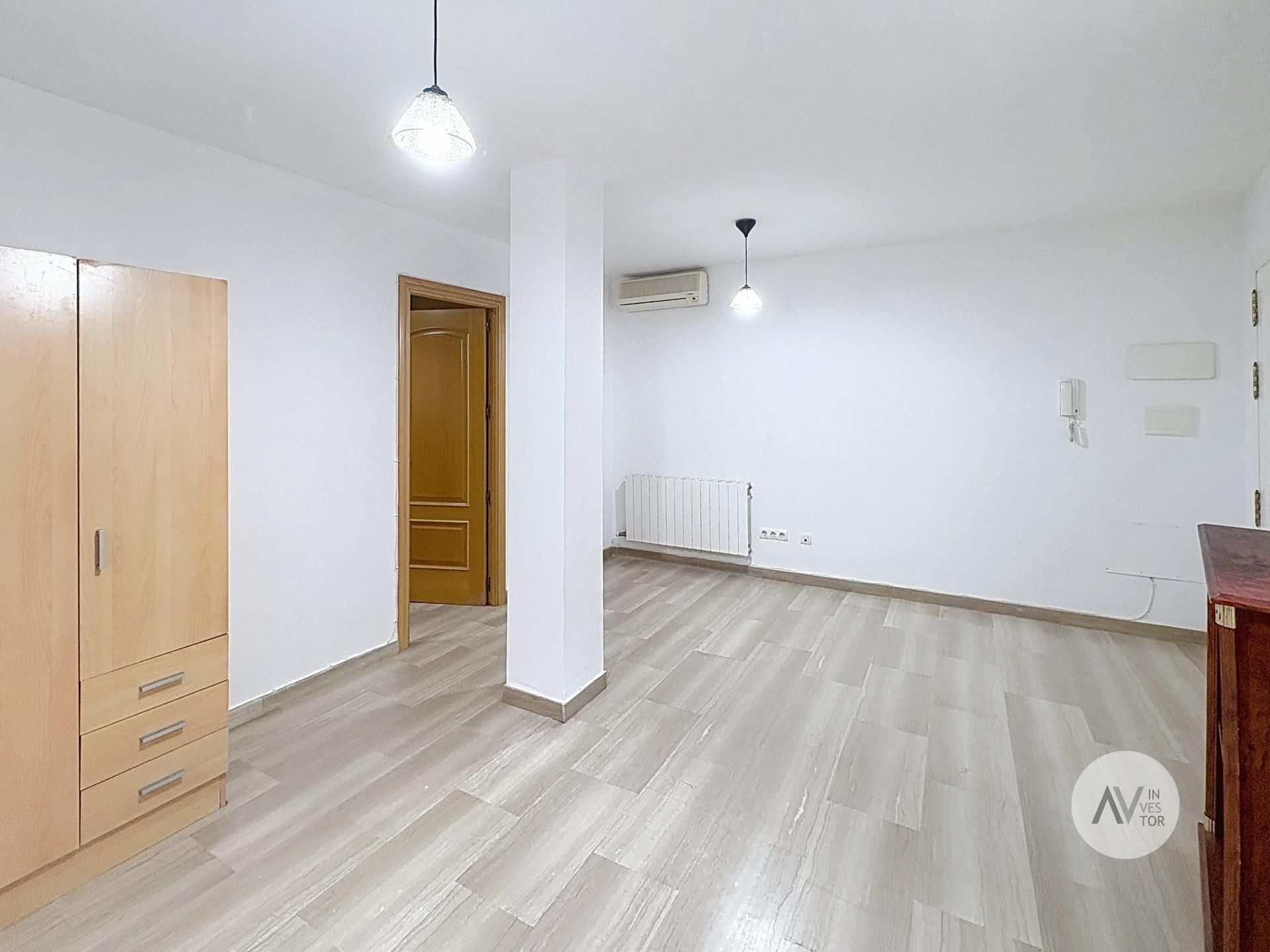 Planta baja en venta en Cornellà de Llobregat con Aire acondicionado y Terraza