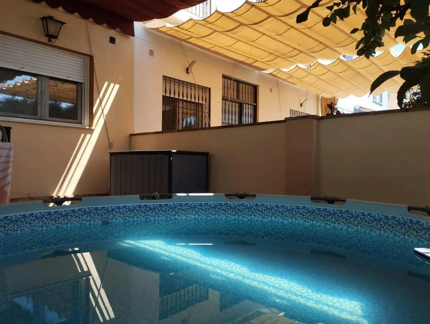 Piscina de Casa adosada en venda en Córdoba amb Aire condicionat, Terrassa i Traster