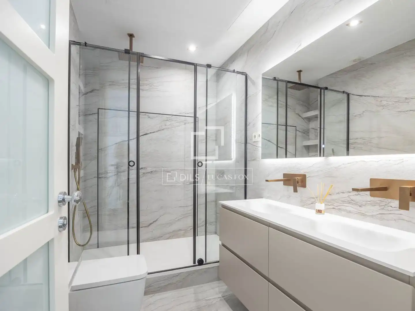 Bathroom of Flat for rent in Valencia  with Air Conditioner, Heating and Parquet flooring