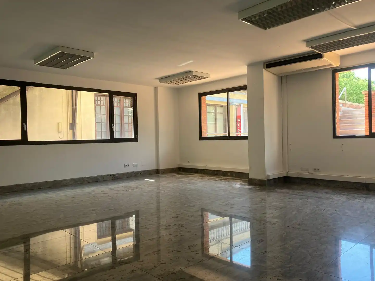 Büro zum Verkauf in Plaça Escultor Josep Clarà 7, imagen 9