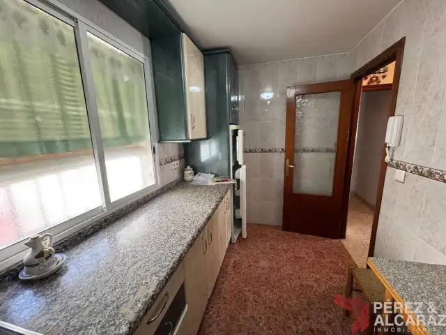 Küche von Wohnung zum Verkauf in Palma del Río mit Balkon