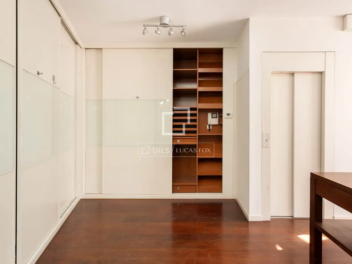 Bedroom of Houses for sale in Barcelona  with Air Conditioner, Terrace and Storage room