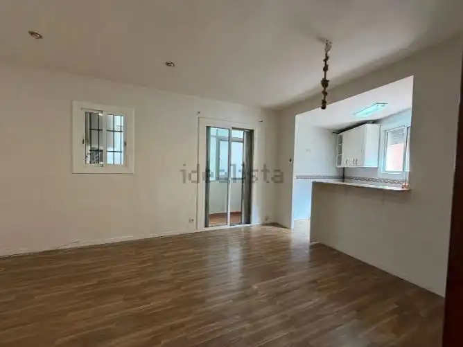 Habitación de Piso en venta en Santa Coloma de Gramenet con Parquet, Internet y Alarma