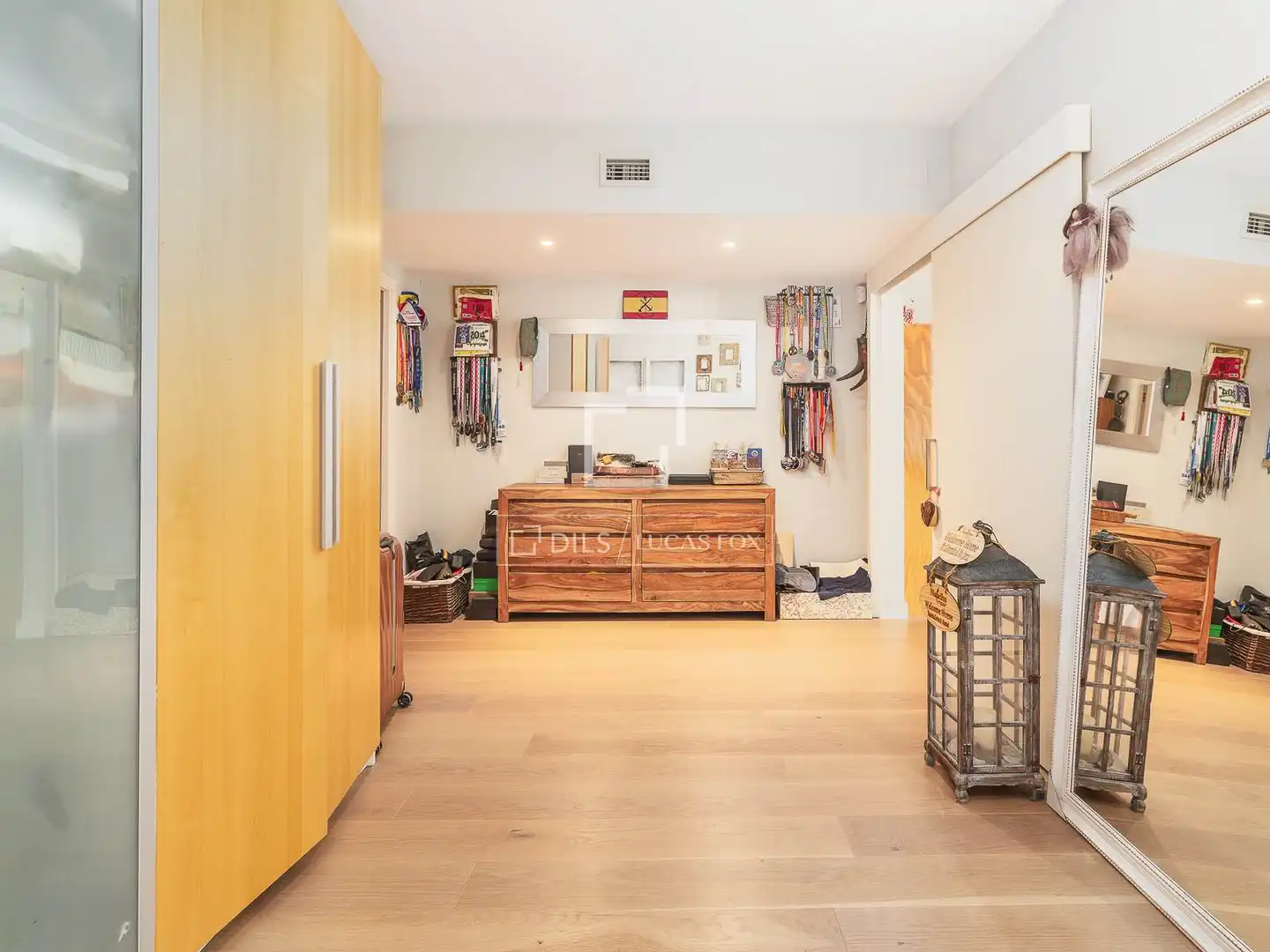 Wohnung zum Verkauf in Barcelona mit Klimaanlage, Heizung und Terrasse