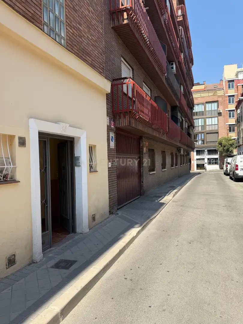 Apartments for rent in Calle de Andrés Tamayo, Madrid, Spain, -1, Guindalera