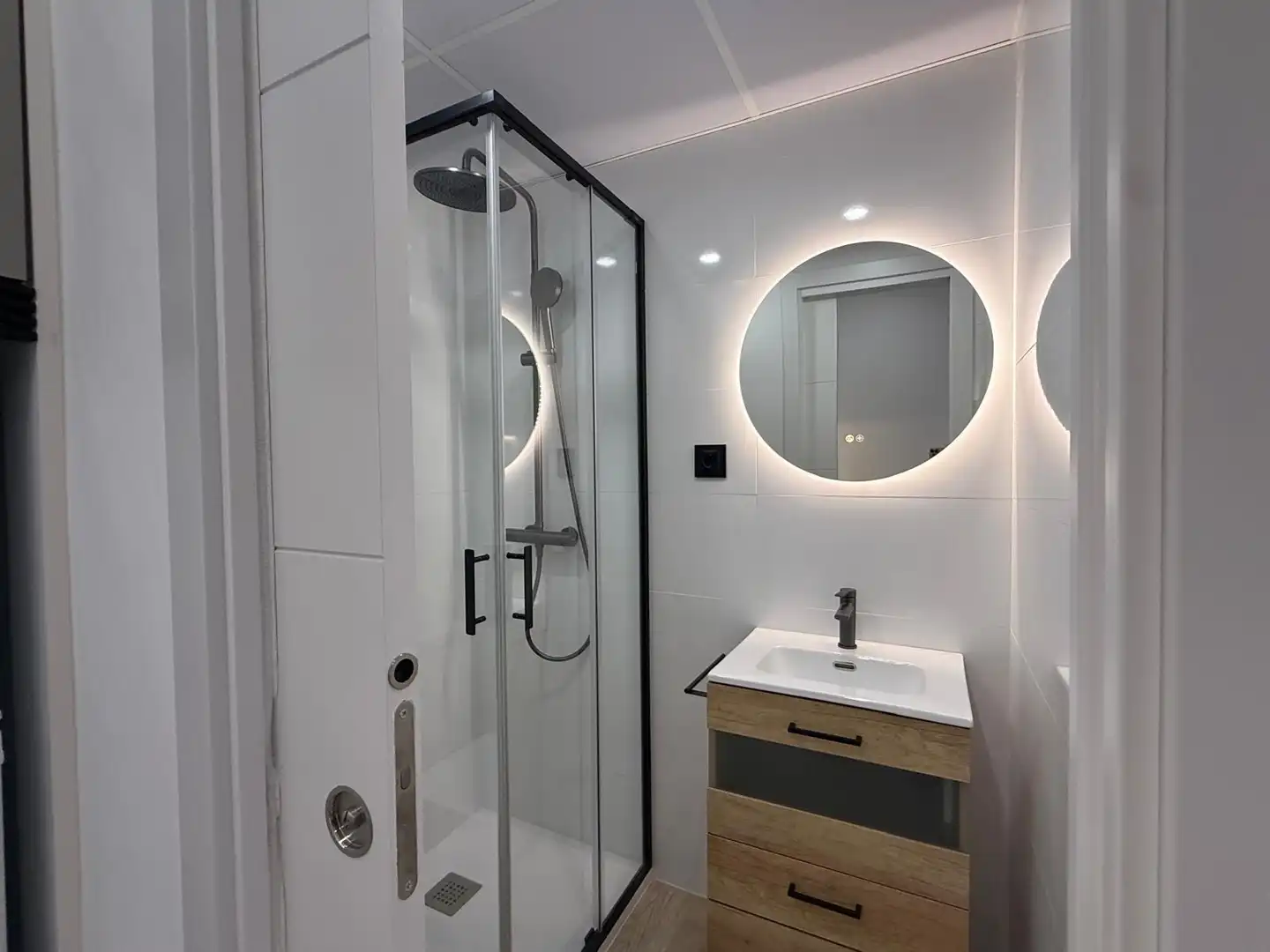 Baño de Apartamento de alquiler en Madrid con Aire acondicionado, Calefacción y Trastero