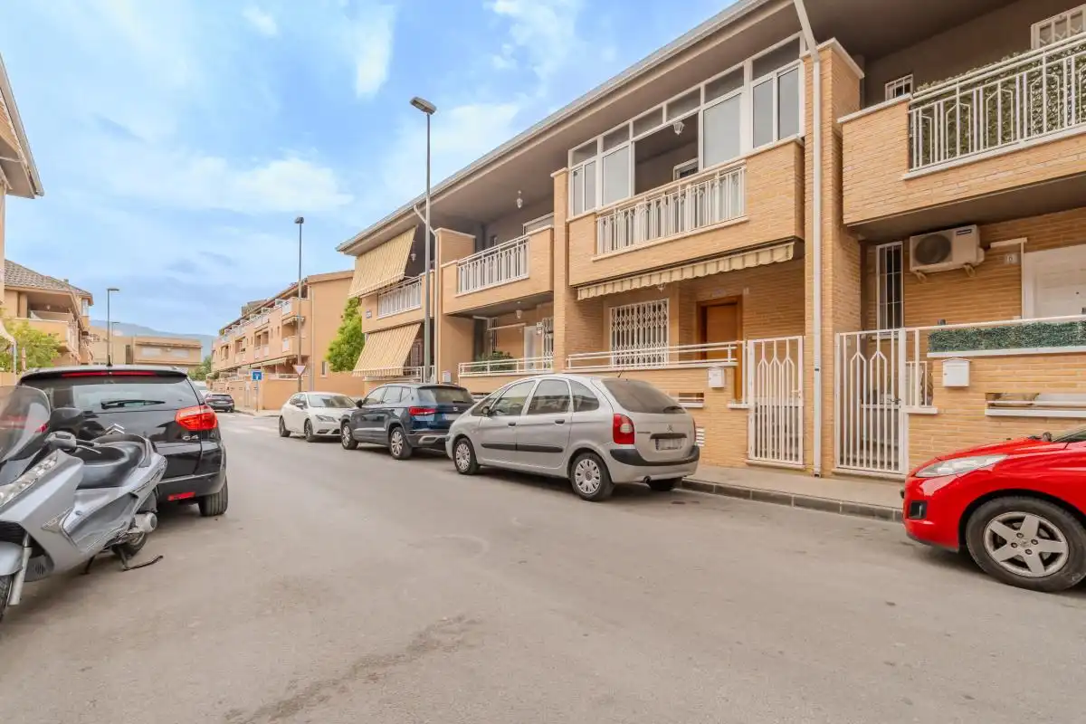 Vista exterior de Casa adosada en venda en Murcia amb Calefacció, Jardí privat i Terrassa