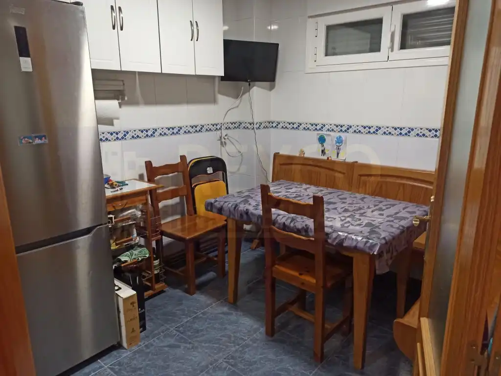 Küche von Einfamilien-Reihenhaus zum Verkauf in Alesanco mit Privatgarten und Möbliert