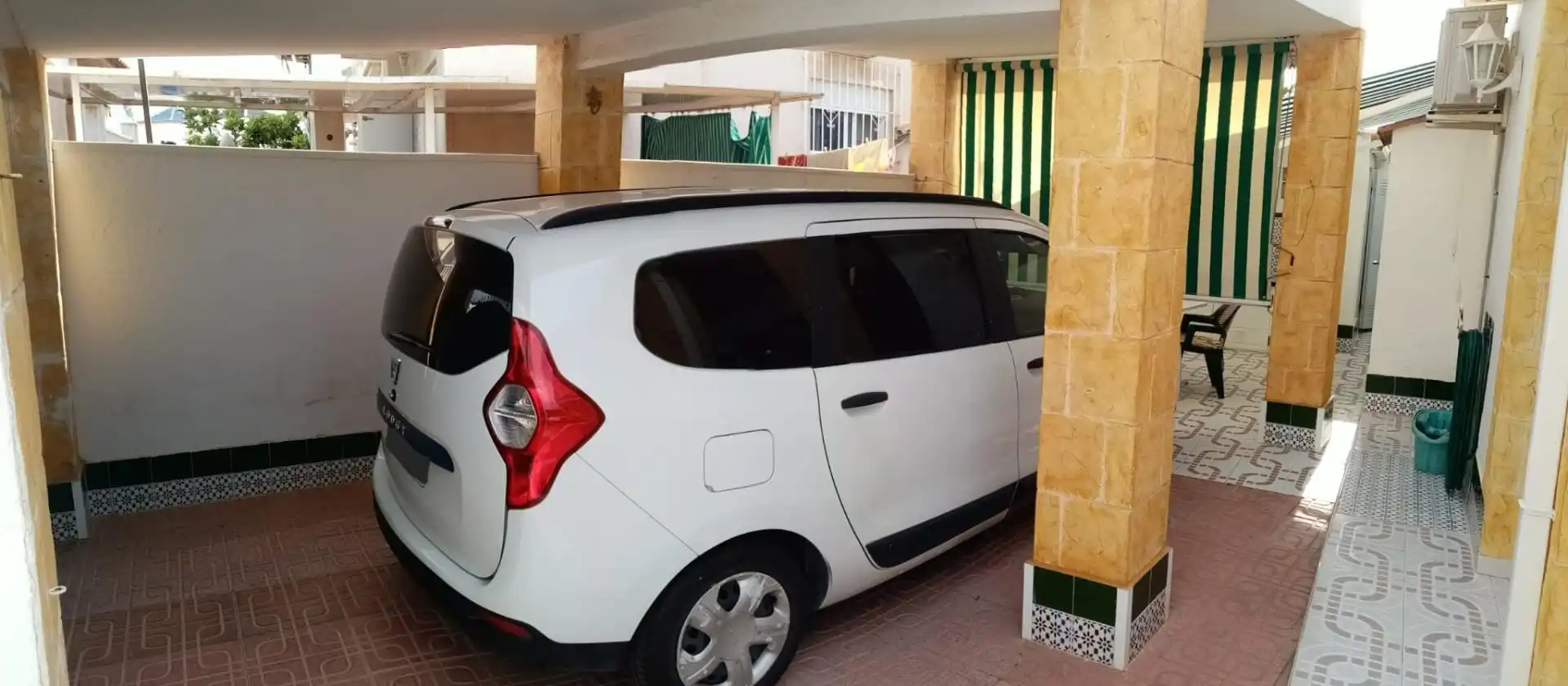 Aparcament de Casa adosada en venda en Torrevieja amb Aire condicionat, Calefacció i Jardí privat