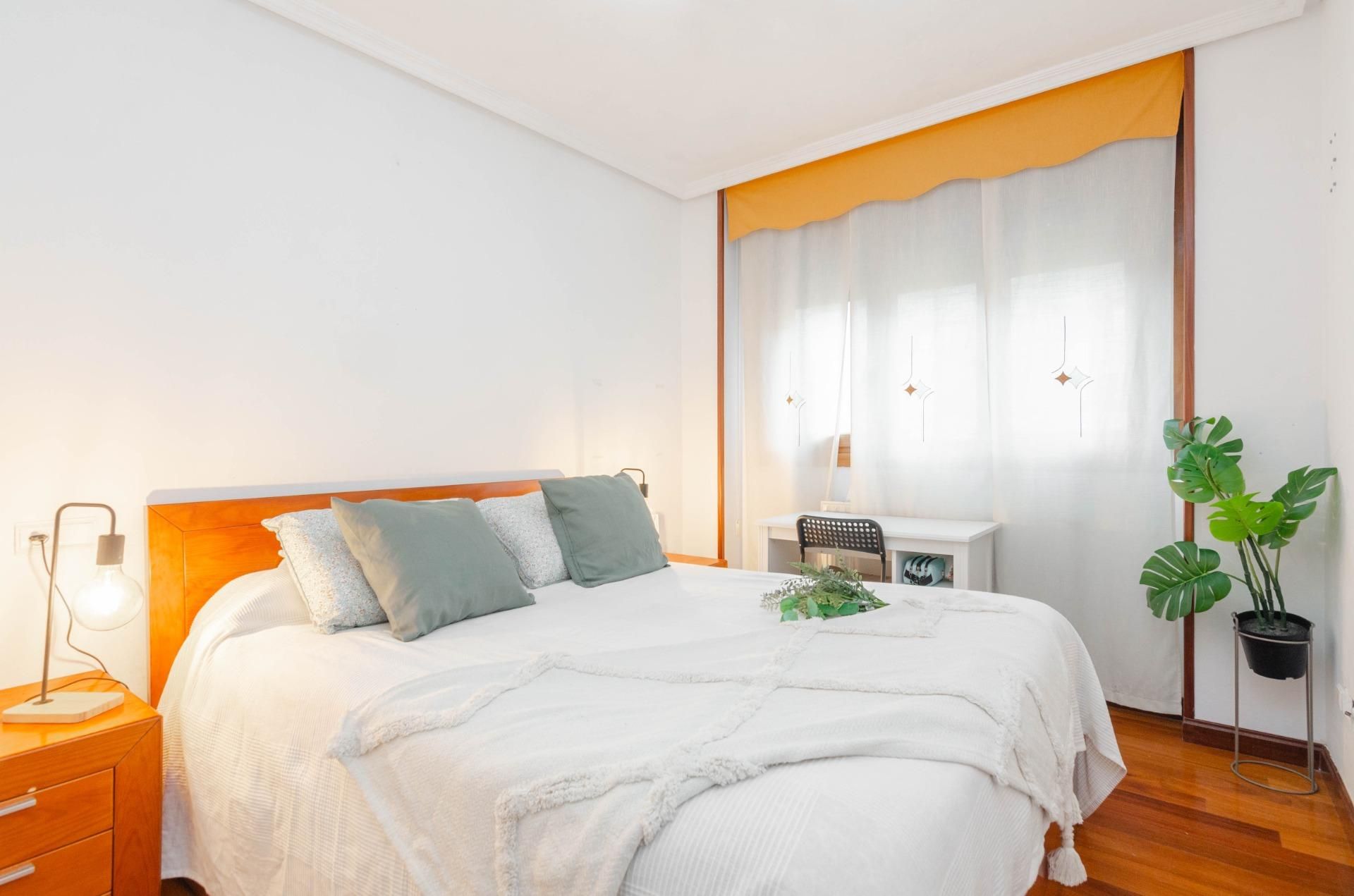 Bedroom of Flat for sale in Oviedo   with Heating and Community pool