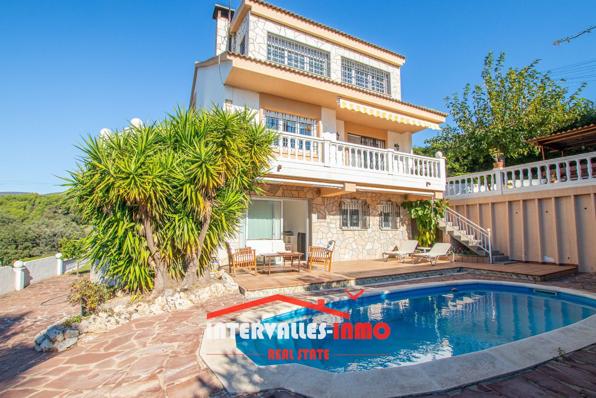 Vista exterior de Casa o xalet en venda en Caldes de Montbui amb Aire condicionat, Calefacció i Jardí privat