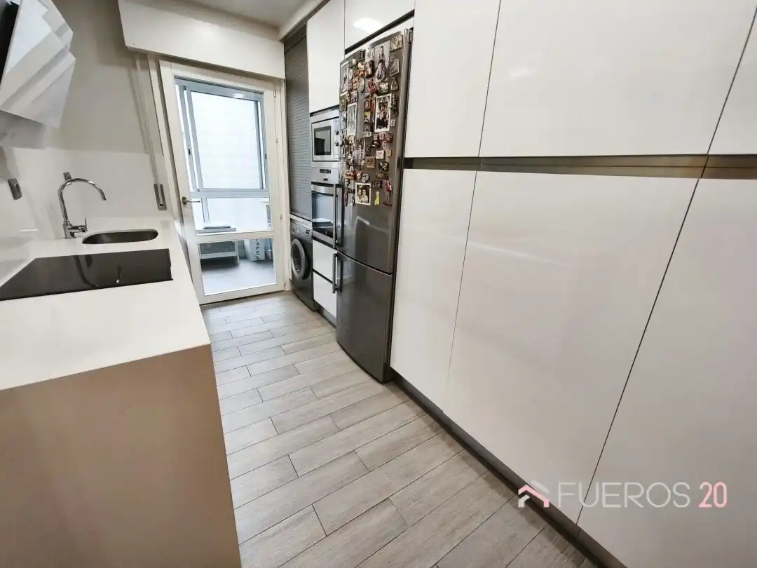 Cocina de Piso en venta en Barakaldo  con Calefacción, Terraza y Balcón