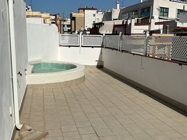 Penthouse with lift to rent in Centro