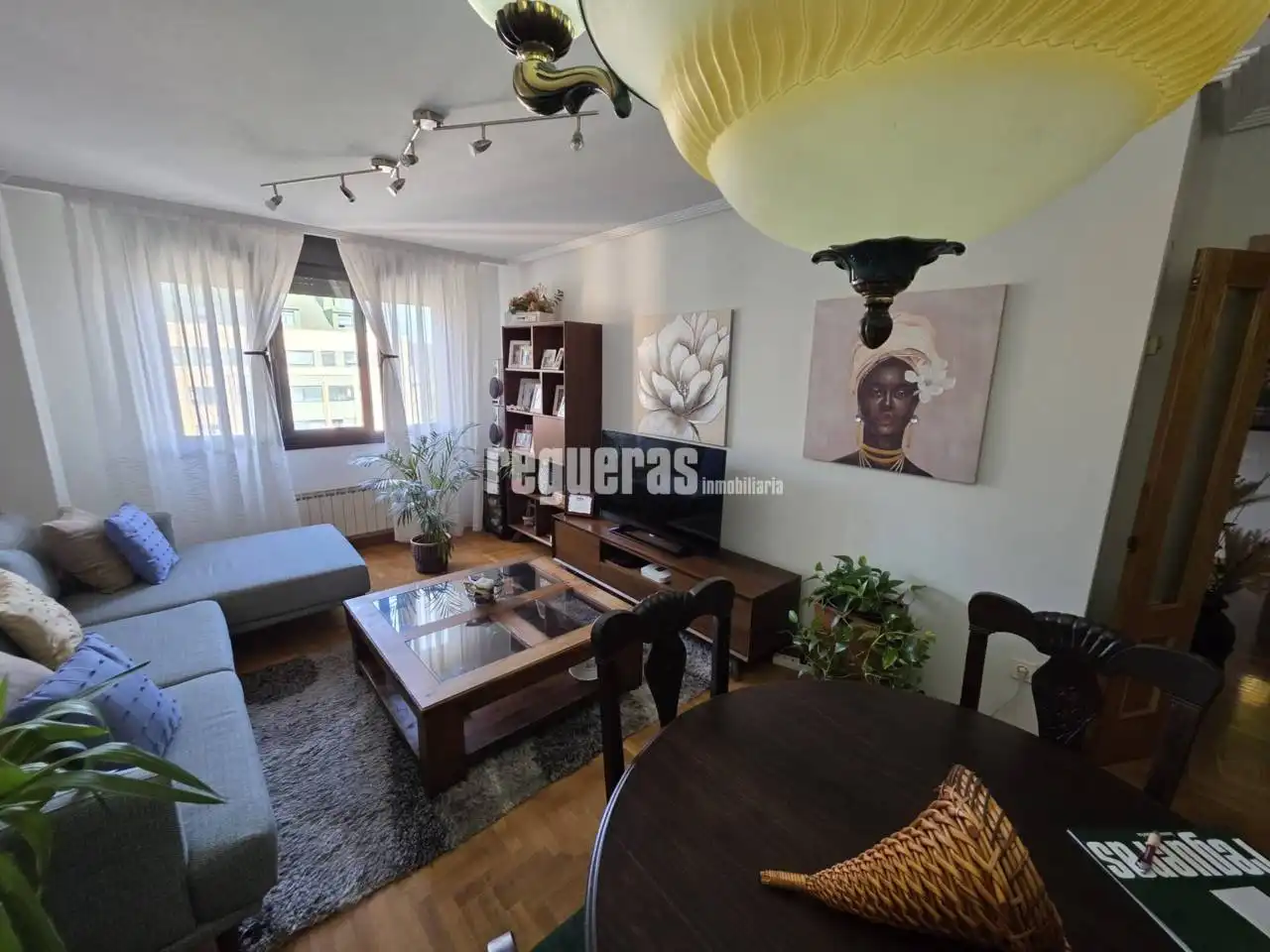 Sala d'estar de Dúplex en venda en Avilés amb Calefacció, Parquet i Terrassa