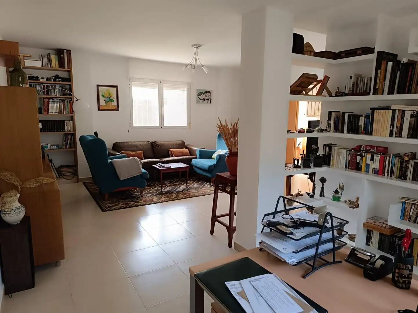 Sala d'estar de Casa o xalet en venda en La Nucia amb Jardí privat i Piscina comunitària