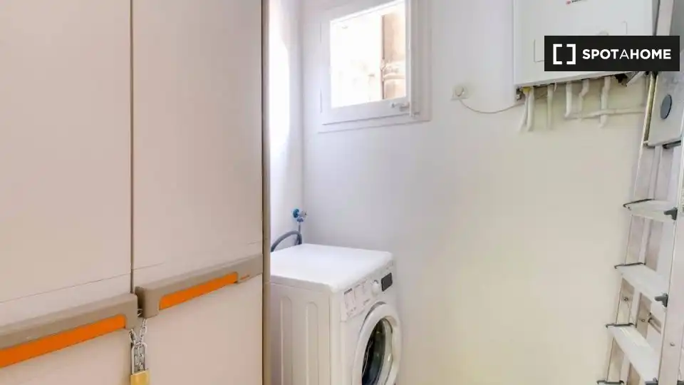 Baño de Piso de alquiler en Barcelona con Aire acondicionado, Calefacción y Amueblado