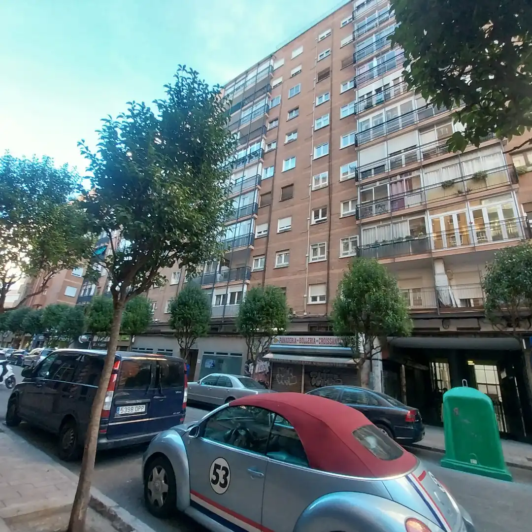 Flat with terrace for sale in Calle Mercedes 10