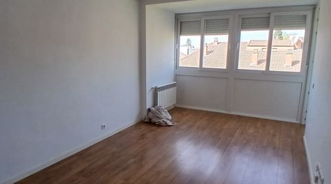 Foto 3 de Piso de alquiler en Calle de Añastro, Apóstol Santiago, Madrid Capital