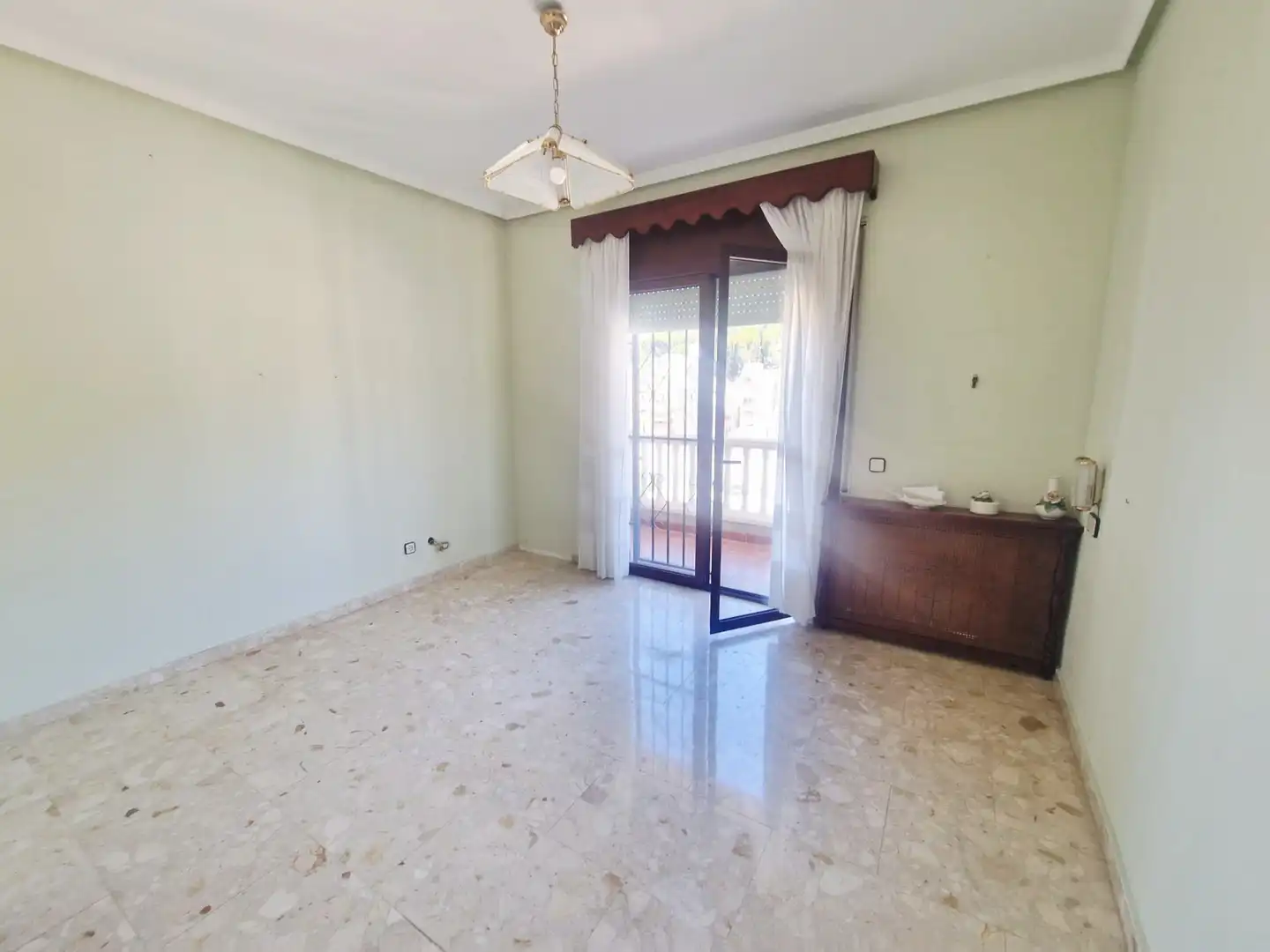 Sala de estar de Casa adosada en venta en Caldes d'Estrac con Calefacción, Jardín privado y Parquet