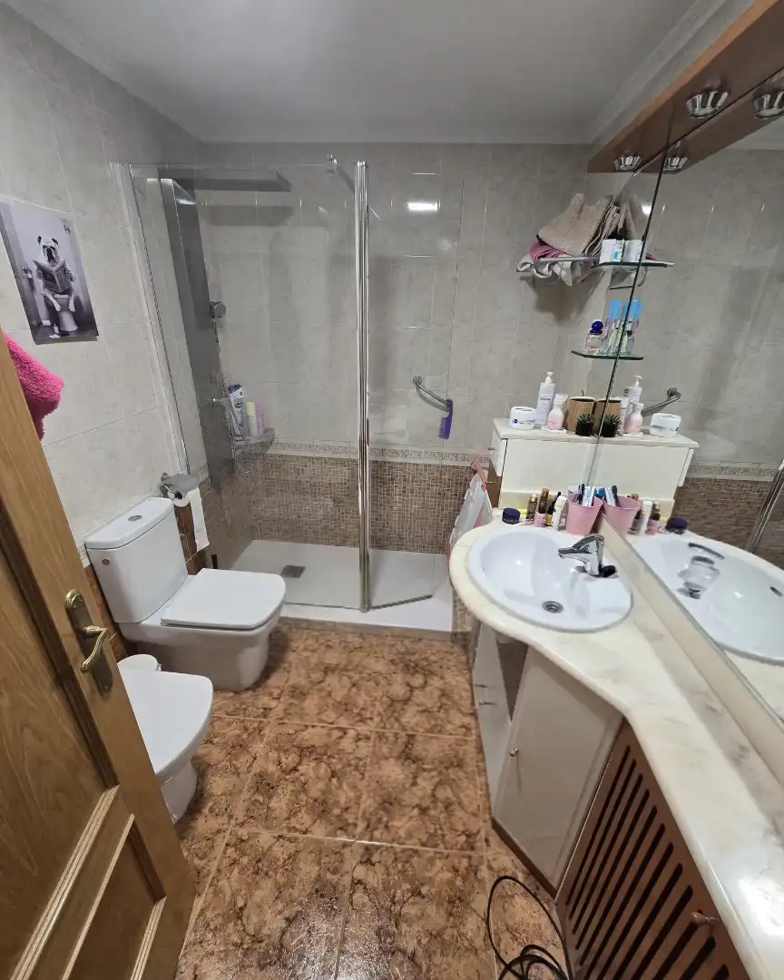 Baño de Casa adosada en venta en Burgos con Calefacción, Jardín privado y Terraza