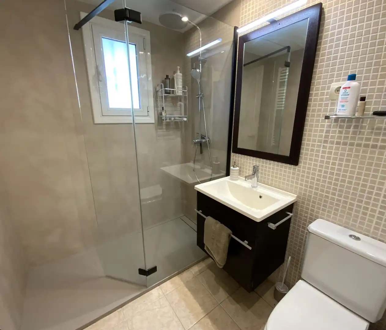 Badezimmer von Wohnung zum Verkauf in Sant Vicenç de Montalt mit Klimaanlage, Heizung und Abstellraum
