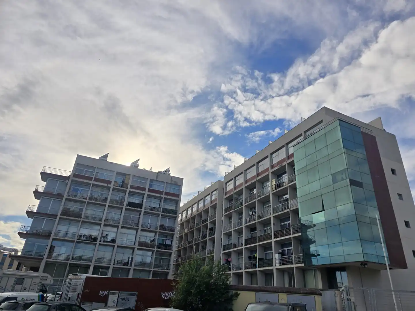 Vista exterior de Estudio en venta en Madrid con Parquet, Balcón y Piscina comunitaria