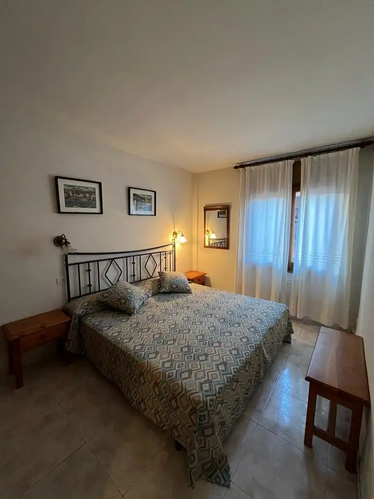 Schlafzimmer von Wohnung zur Miete in Palamós mit Terrasse, Möbliert und Ofen